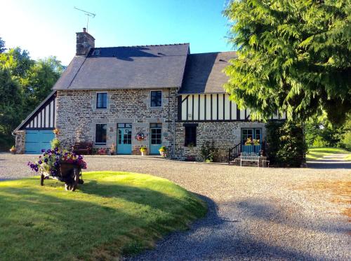 Maison May Luxury B&B : Chambres d'hotes/B&B proche d'Isigny-le-Buat