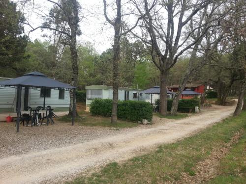 Camping Parc Saint Sauvayre : Hebergement proche de Labastide-de-Virac