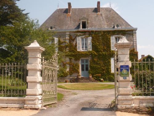 Le Logis : Chambres d'hotes/B&B proche de Château-Guibert