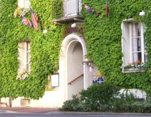 Auberge du Vieux Chateau : Hotel proche de Picauville