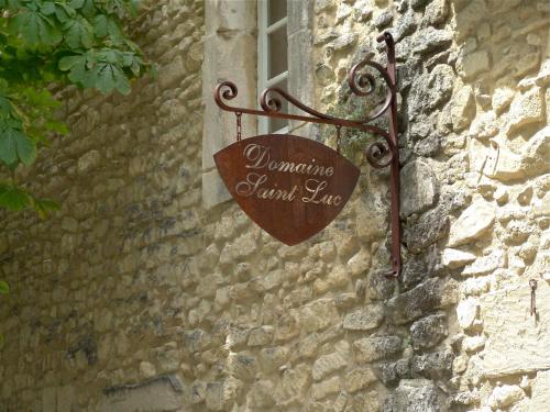 Domaine Saint Luc : Chambres d'hotes/B&B proche de Suze-la-Rousse