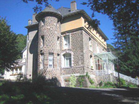 Château de La Fromental : Chambres d'hotes/B&B proche d'Anglards-de-Salers