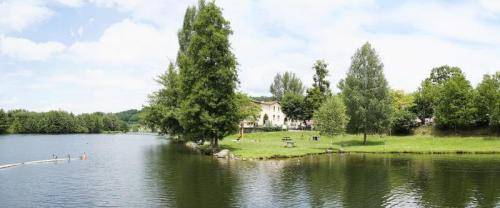 Hotel Du Lac : Hotel proche d'Aigues-Vives