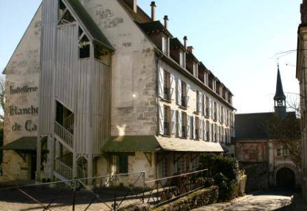 Hostellerie Blanche De Castille : Hotel proche d'Ardelu