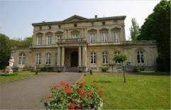 Château De La Motte Fenelon : Hotel proche de Wavrechain-sous-Faulx