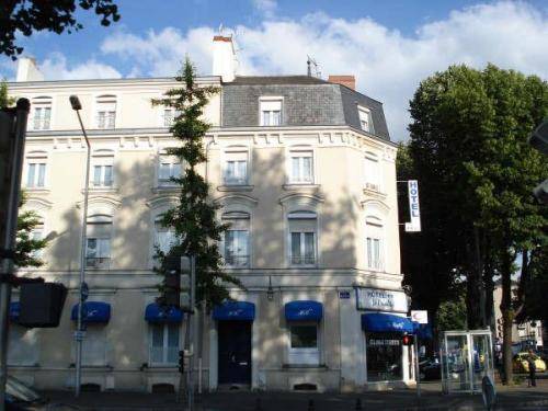 Le Royalty : Hotel proche de Sarrigné