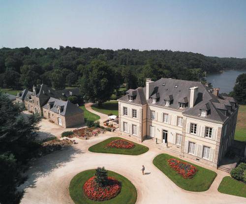 Château de Locguénolé : Hotel proche de Quistinic