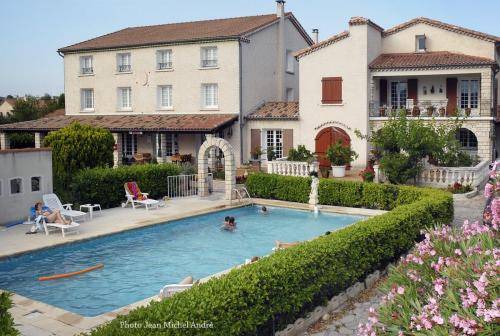 Hôtel Ecusson : Hotel proche de Maruéjols-lès-Gardon