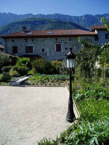 La Maison d'Euterpe : Chambres d'hotes/B&B proche de Froges