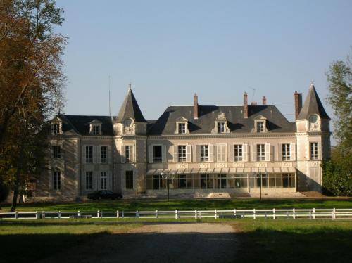 Chateau Laloin - Hotel La Colonie : Hotel proche de La Chapelle-Saint-Martin-en-Plaine