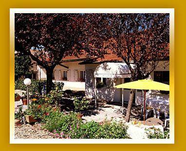 Hôtel de la Poste : Hotel proche de Saint-Sernin-du-Plain