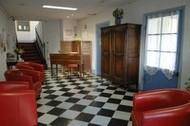Hôtel Du Cours : Hotel proche de Peypin-d'Aigues