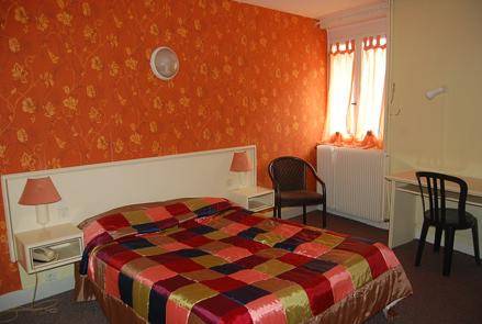 Hotel des Jacobines : Hotel proche de Sassenay