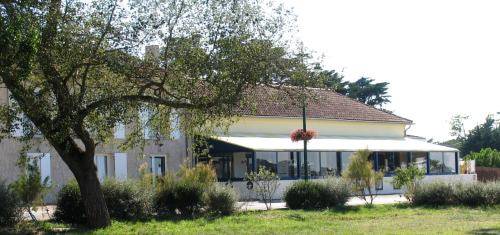 Hôtel De L'île & Restaurant La Chaloupe : Hotel proche de Tonnay-Charente