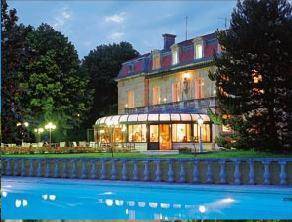 Manoir De La Roseraie : Hotel proche de Taulignan