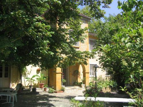 Le Petit Chaperon Rouge : Hotel proche de Larzac