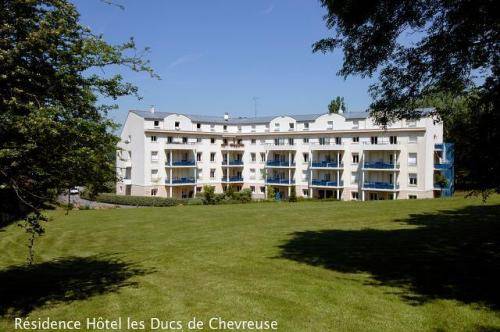 Residence Hotel Les Ducs De Chevreuse : Residence proche d'Auneau