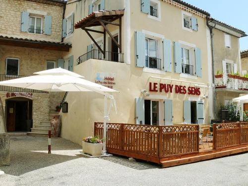 Logis Le Puy Des Sirènes : Hotel proche de Souspierre