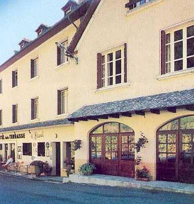 Logis Hôtel La Terrasse : Hotel proche de Junhac