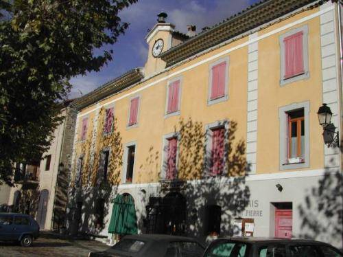 Gite St Pierre : Chambres d'hotes/B&B proche de Moriez