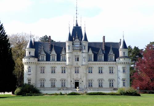 Château Hôtel Savigny : Hotel proche de Verrue