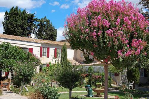 Logis Auberge du Mas de la Feniere : Hotel proche d'Arles