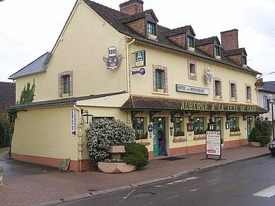 Logis Auberge À La Tête De Lard : Hotel proche de La Ferté-Beauharnais