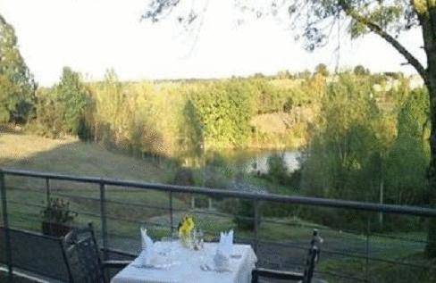 L'hostellerie Des Lacs : Hotel proche de Tauriac