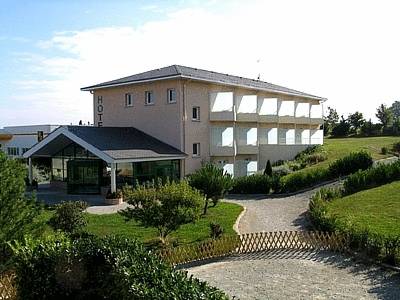 Logis Hôtel Clos De L'orgerie : Hotel proche de Saint-Sauveur-de-Flée