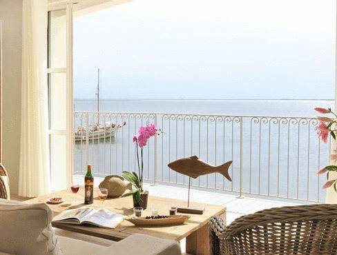 Port Rive Gauche : Chambres d'hotes/B&B proche de Castelnau-de-Guers