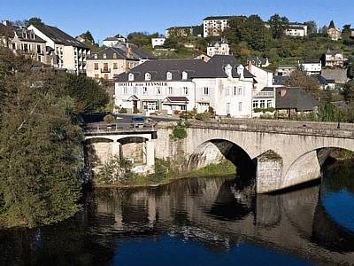 Logis Hôtel Teyssier : Hotel proche de Beyssac