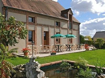 Logis Hotel Le Nuage : Hotel proche de Dammarie-en-Puisaye