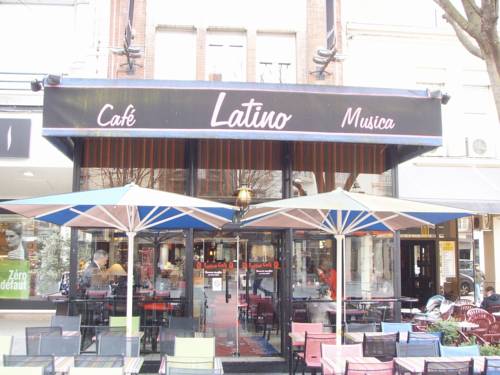 Latino Café : Hotel proche d'Aguilcourt