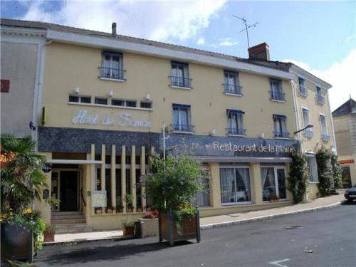 Hotel De France : Hotel proche de Saulgé-l'Hôpital