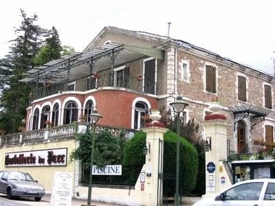 Logis Hostellerie Du Parc : Hotel proche de Tonnac