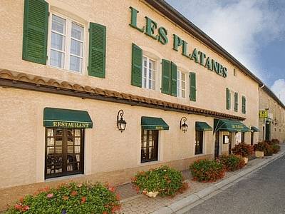 Logis Hôtel Les Platanes : Hotel proche de La Salle