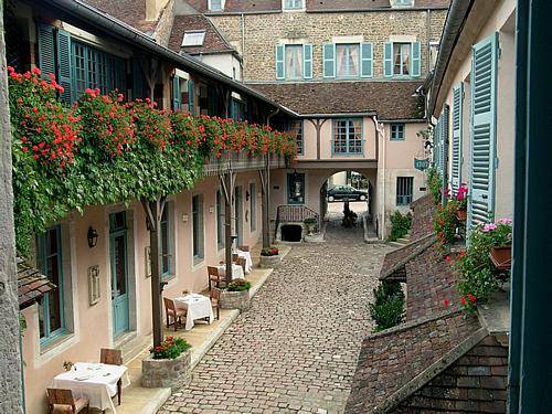 Hostellerie de la Poste : Hôtel proche