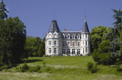 Château De L'aubrière : Hotel proche de Saint-Laurent-en-Gâtines