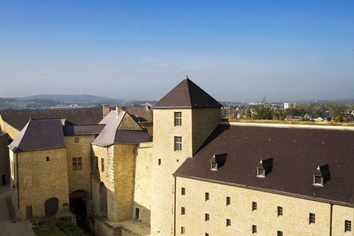 Hôtel Le Château Fort : Hotel proche de Luzy-Saint-Martin