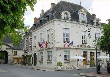 Logis Le Puits Doré : Hotel proche de Chaveignes