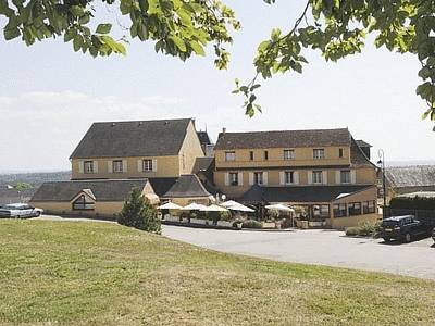 Logis Hôtel De La Tour : Hotel proche de Beyssenac