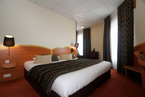 Kyriad Hotel Lamballe : Hotel proche de Le Gouray