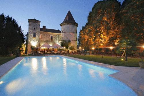 Château Chapeau Cornu : Hotel proche de Saint-Benoît