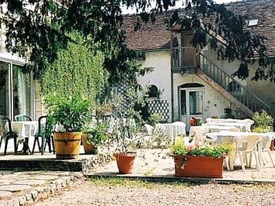 Logis Auberge Du Capucin Gourmand : Hotel proche de Paulnay