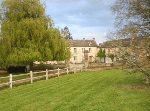 Chambres d'Hôtes Manoir Du Chêne : Chambres d'hotes/B&B proche de Cahagnes