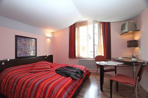Le Saint Georges : Hotel proche de La Chapelle-Huon