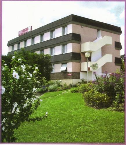 Hotel Du Haut Marais : Hotel proche de Bû