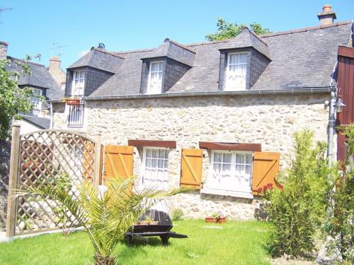 Gites De La Cote D'emeraude : Auberge de jeunesse proche de Ploubalay