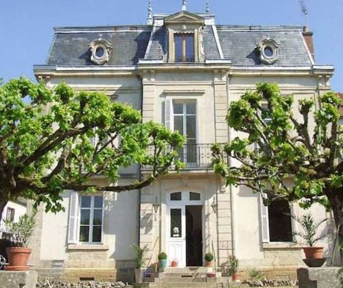 La Villa Les Pieds dans l'Ouche : Chambres d'hotes/B&B proche de Remilly-en-Montagne