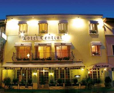Le Central : Hotel proche de Bergouey-Viellenave